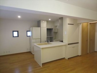 ご夫婦の会話が楽しめる明るい空間に ご夫婦の会話が楽しめる明るい空間に